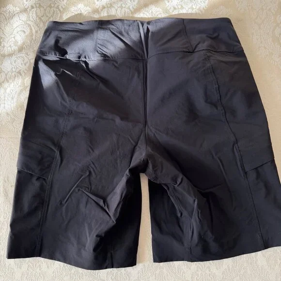 ARC'TERYX Black Sabria short womens Indonesia  2 zip pockets - 6 reg - Picture 4 of 6